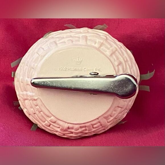 Easter Hallmark Keepsake Ornament 1993 Li’l Peeper Chick & Easter Eggs in Basket - Picture 8 of 9